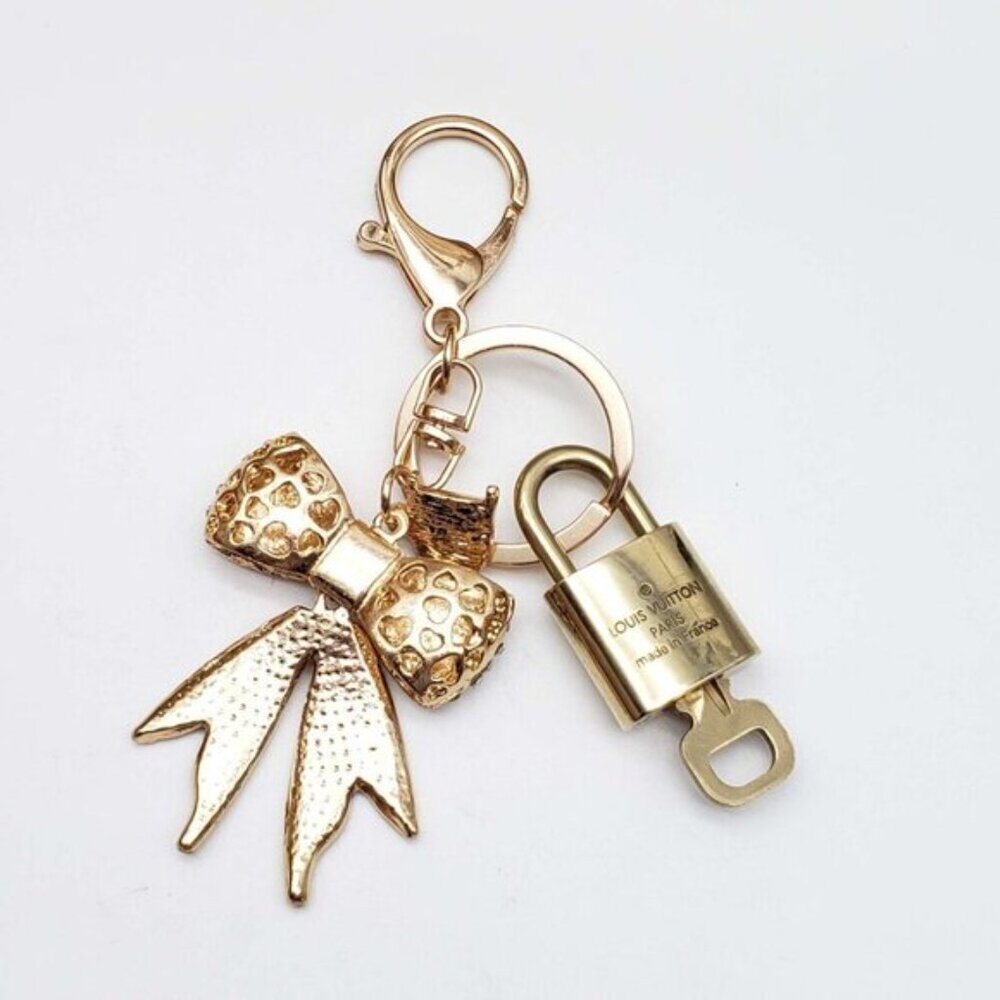 LV Gold Padlock Authentic 🔑 Luxury Bag Charm w/ Unbranded Ribbon Keychain - Picture 3 of 7
